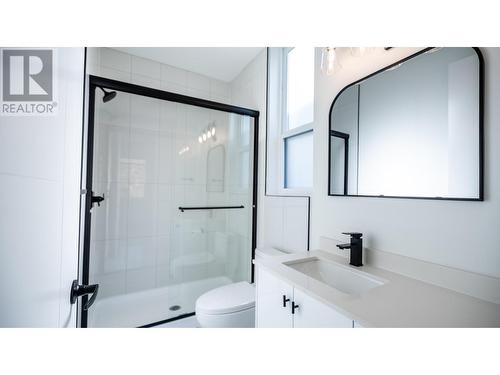 184 Holloway Drive, Kamloops, BC - Indoor Photo Showing Bathroom