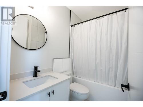 184 Holloway Drive, Kamloops, BC - Indoor Photo Showing Bathroom