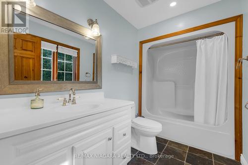 587 Matthews Road, Welland, ON - Indoor Photo Showing Bathroom