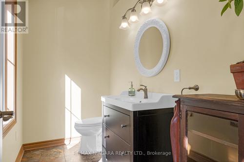 587 Matthews Road, Welland, ON - Indoor Photo Showing Bathroom