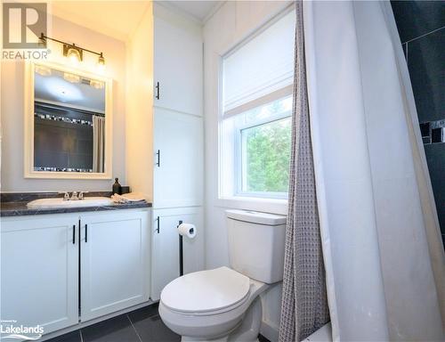 Main floor bathroom - 4 piece - 185 South Fairy Lake Road, Huntsville, ON - Indoor Photo Showing Bathroom