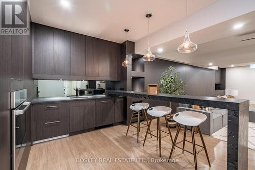 115 Rosemary Lane, Hamilton, ON - Indoor Photo Showing Kitchen With Upgraded Kitchen