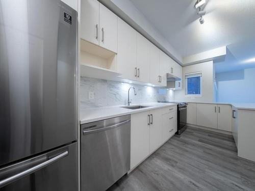 201-20 Barsby Ave, Nanaimo, BC - Indoor Photo Showing Kitchen