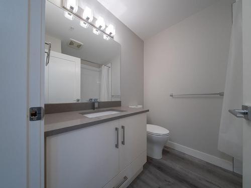 201-20 Barsby Ave, Nanaimo, BC - Indoor Photo Showing Bathroom