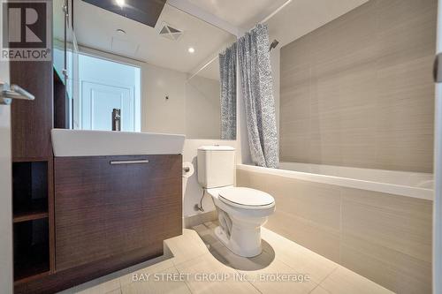 3209 - 386 Yonge Street, Toronto, ON - Indoor Photo Showing Bathroom