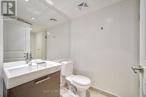 3209 - 386 Yonge Street, Toronto, ON - Indoor Photo Showing Bathroom