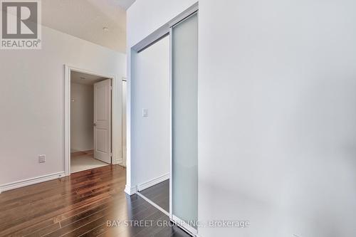 3209 - 386 Yonge Street, Toronto, ON - Indoor Photo Showing Other Room