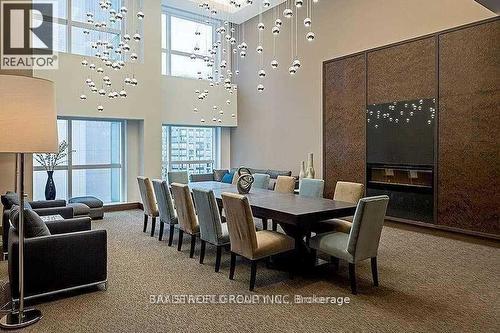 3209 - 386 Yonge Street, Toronto, ON - Indoor Photo Showing Dining Room