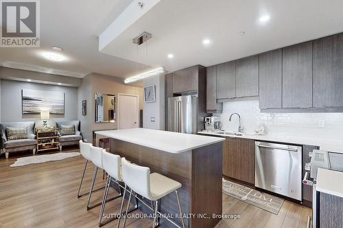 605 - 2910 Highway 7, Vaughan, ON - Indoor Photo Showing Kitchen With Upgraded Kitchen