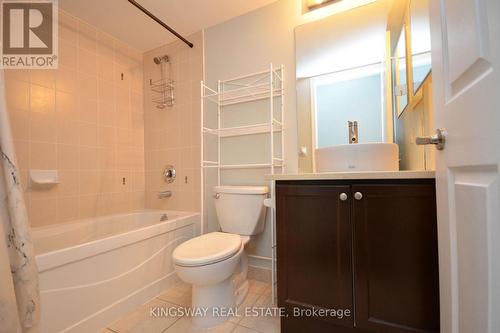 1605 - 335 Rathburn Road W, Mississauga, ON - Indoor Photo Showing Bathroom