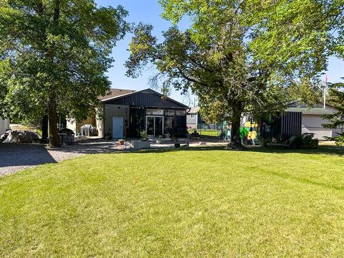 32 Oakes Ave, Tyndall, MB 