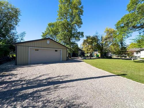 32 Oakes Ave, Tyndall, MB 