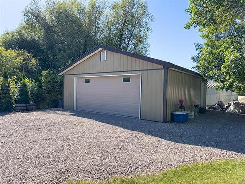 32 Oakes Ave, Tyndall, MB 