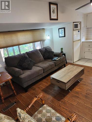 18 - 623 King Avenue E, Clarington (Newcastle), ON - Indoor Photo Showing Living Room