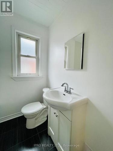 115 Brucedale Avenue E, Hamilton, ON - Indoor Photo Showing Bathroom