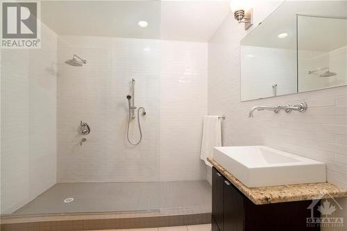 474 Sunnyside Avenue, Ottawa, ON - Indoor Photo Showing Bathroom