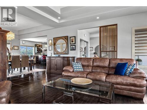 1749 Birkenhead Place, Kamloops, BC - Indoor Photo Showing Living Room