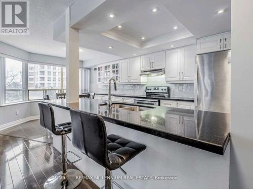 504 - 325 Webb Drive, Mississauga, ON - Indoor Photo Showing Kitchen With Upgraded Kitchen