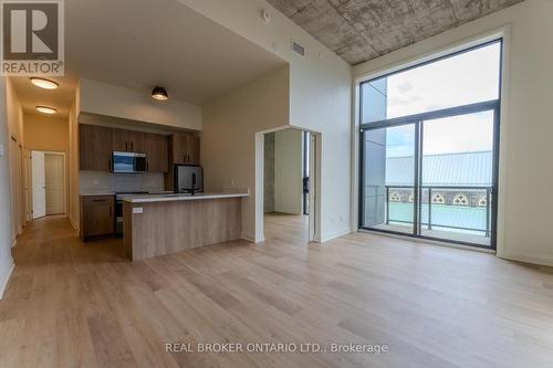 604 - 11 Robert Street, Hamilton, ON - Indoor Photo Showing Kitchen