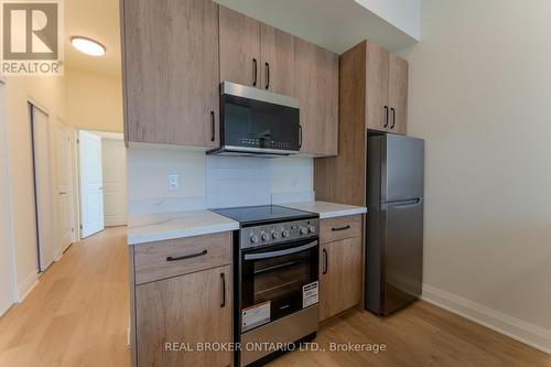 604 - 11 Robert Street, Hamilton, ON - Indoor Photo Showing Kitchen