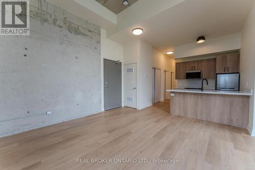 604 - 11 Robert Street, Hamilton, ON - Indoor Photo Showing Kitchen