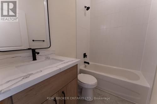 604 - 11 Robert Street, Hamilton, ON - Indoor Photo Showing Bathroom