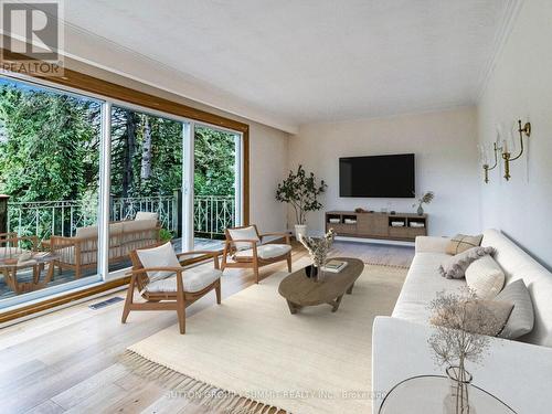 29 Stonegate Road, Toronto, ON - Indoor Photo Showing Living Room