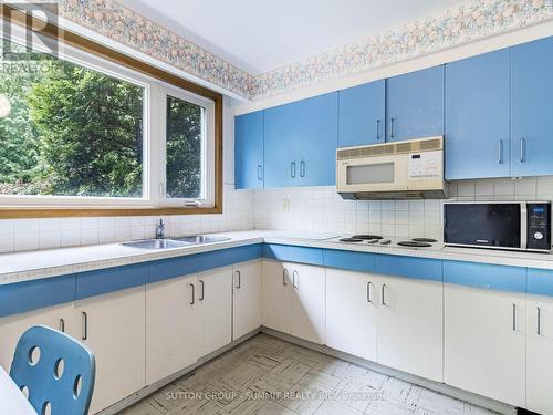 29 Stonegate Road, Toronto, ON - Indoor Photo Showing Kitchen With Double Sink