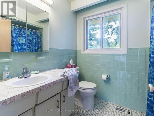 29 Stonegate Road, Toronto, ON - Indoor Photo Showing Bathroom