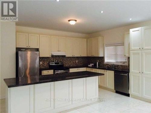 8 Stonecrop Road, Brampton, ON - Indoor Photo Showing Kitchen