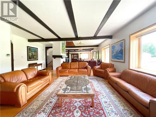 2750 Front Road E, Prescott And Russell, ON - Indoor Photo Showing Living Room