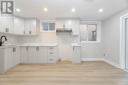 6 - 90 Alderson Drive, Cambridge, ON - Indoor Photo Showing Kitchen