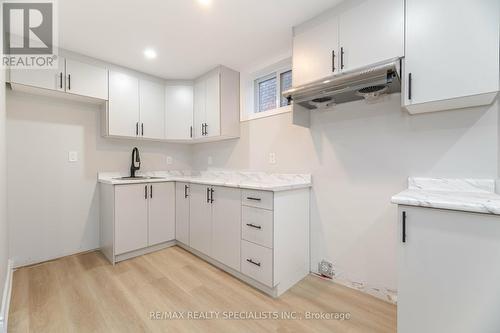 6 - 90 Alderson Drive, Cambridge, ON - Indoor Photo Showing Kitchen