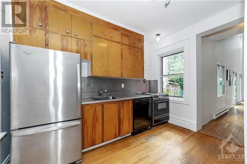 18 Carlyle Avenue, Ottawa, ON - Indoor Photo Showing Kitchen