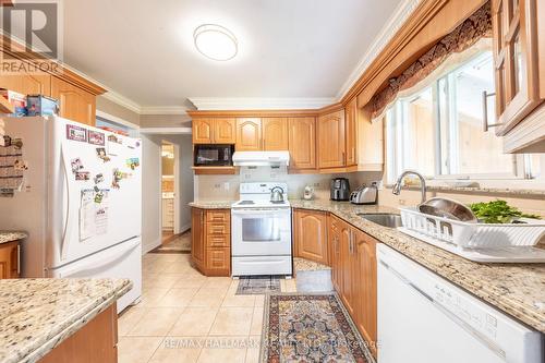 Room 1 - 46 Mcclure Crescent, Toronto, ON - Indoor Photo Showing Kitchen