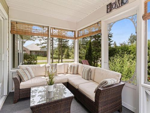 Veranda - 220 Rue De La Vallée-Du-Golf, Sainte-Adèle, QC - Indoor Photo Showing Living Room