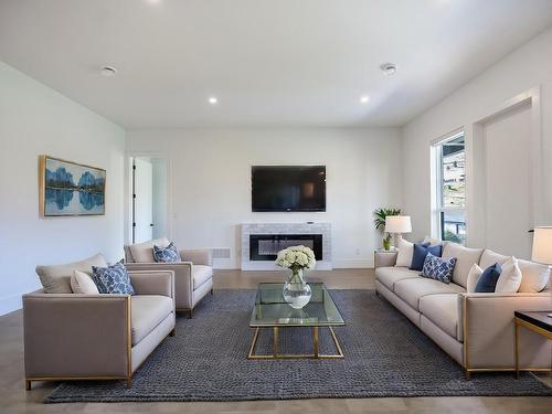 184 Holloway Drive, Kamloops, BC - Indoor Photo Showing Living Room With Fireplace