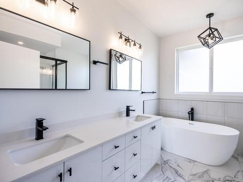 184 Holloway Drive, Kamloops, BC - Indoor Photo Showing Bathroom