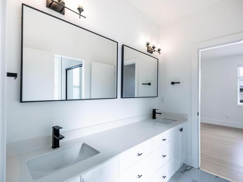 184 Holloway Drive, Kamloops, BC - Indoor Photo Showing Bathroom