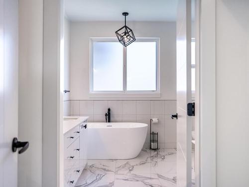 184 Holloway Drive, Kamloops, BC - Indoor Photo Showing Bathroom