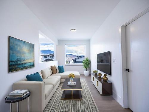 184 Holloway Drive, Kamloops, BC - Indoor Photo Showing Living Room