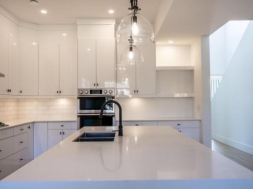 184 Holloway Drive, Kamloops, BC - Indoor Photo Showing Kitchen With Double Sink