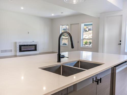 184 Holloway Drive, Kamloops, BC - Indoor Photo Showing Kitchen With Double Sink