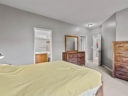 76-650 Harrington Rd, Kamloops, BC - Indoor Photo Showing Bedroom