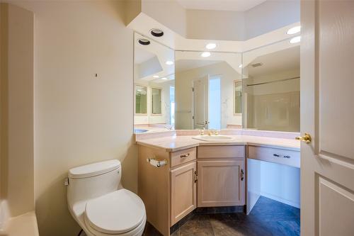 72-3333 South Main Street, Penticton, BC - Indoor Photo Showing Bathroom