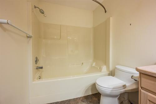 72-3333 South Main Street, Penticton, BC - Indoor Photo Showing Bathroom