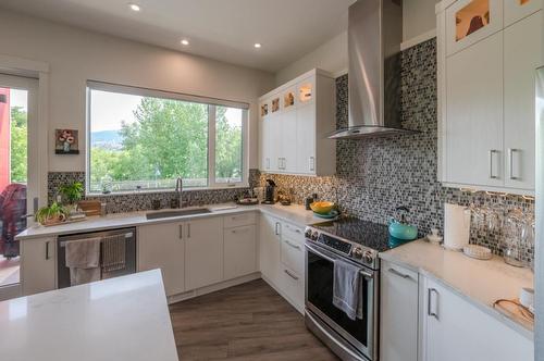 201-88 Lakeshore Drive, Penticton, BC - Indoor Photo Showing Kitchen With Upgraded Kitchen