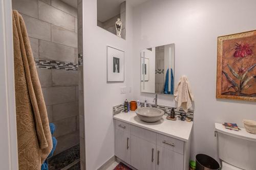 201-88 Lakeshore Drive, Penticton, BC - Indoor Photo Showing Bathroom