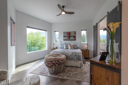 201-88 Lakeshore Drive, Penticton, BC - Indoor Photo Showing Bedroom