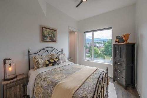 201-88 Lakeshore Drive, Penticton, BC - Indoor Photo Showing Bedroom